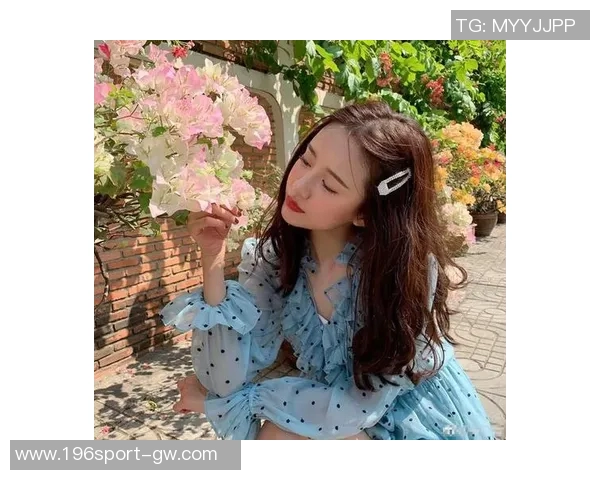 32岁博格巴荣获最佳复出奖白衣出席颁奖典礼妻子黑裙亮相尽显优雅长腿